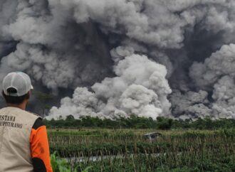 Morfologi Lereng Berubah Usai Erupsi, Gunung Semeru Turun Status ke Siaga