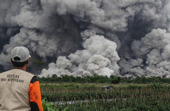 Morfologi Lereng Berubah Usai Erupsi, Gunung Semeru Turun Status ke Siaga