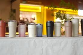 Siapa Raja Tumbler Kopi 2025? Adu Mahal Starbucks vs Murah Meriah Kopi Kenangan