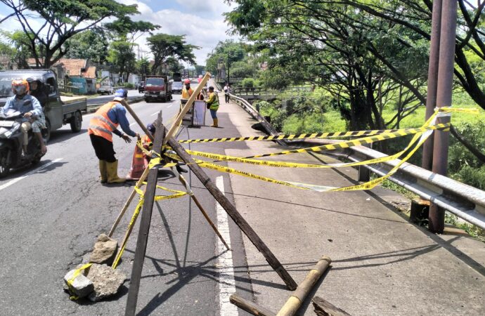 Rawan Longsor! Tebing di Jalur Surabaya–Malang Ambrol, BBPJN Lakukan Penanganan Darurat